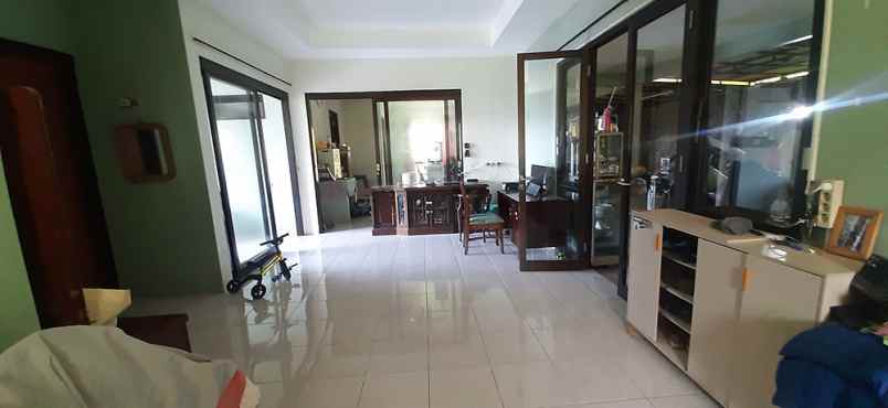 dijual villa giri mekar