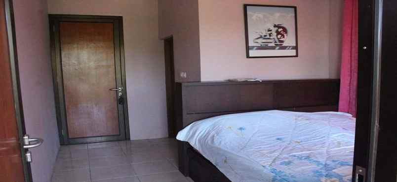 dijual villa giri mekar