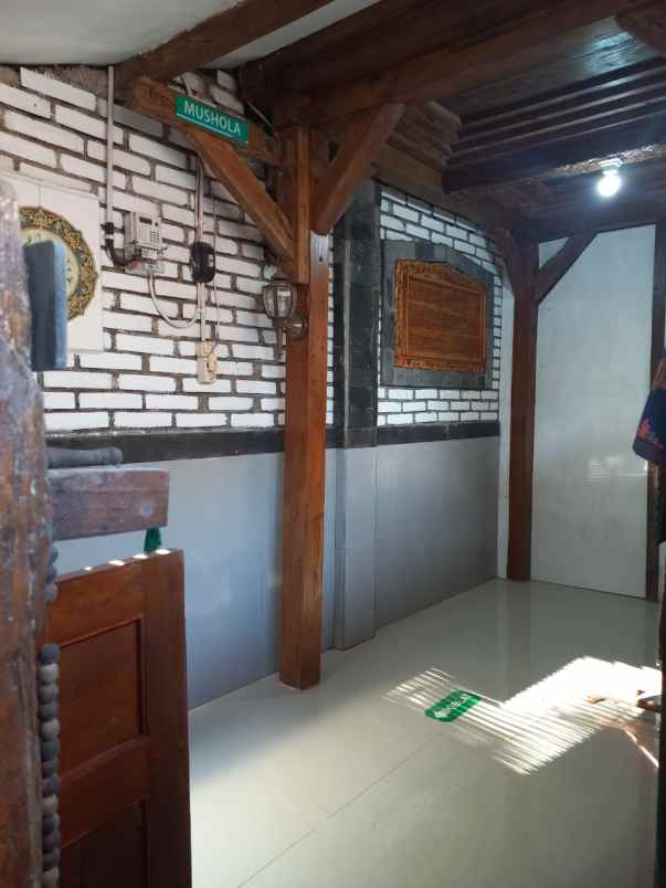 dijual villa jl godean