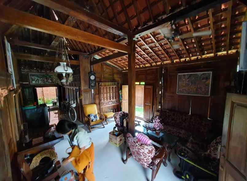 dijual villa jl godean