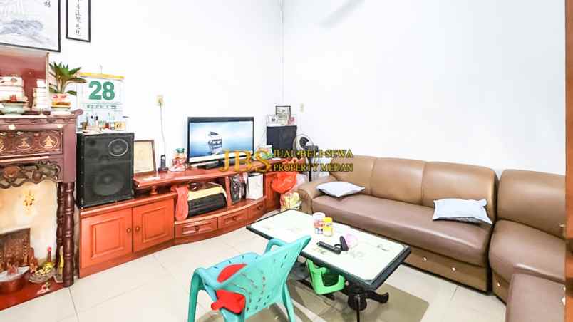 dijual villa kompek cemara asri jalan
