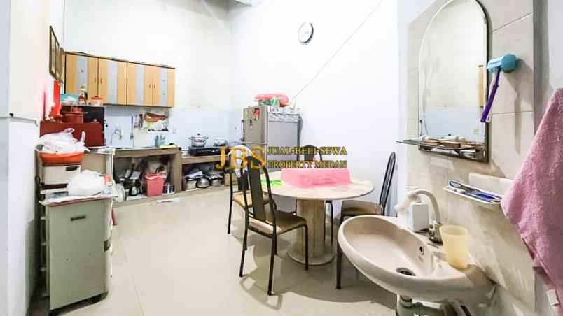 dijual villa kompek cemara asri jalan