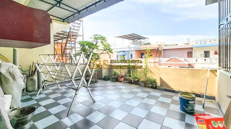 dijual villa kompek cemara asri jalan