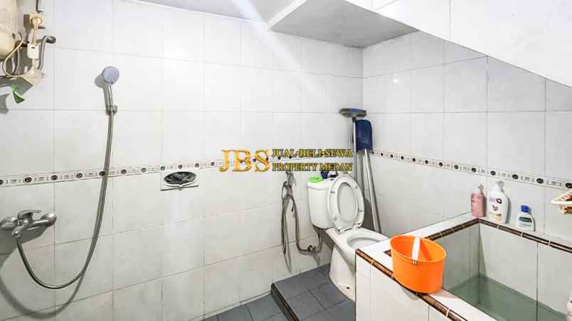 dijual villa kompek cemara asri jalan