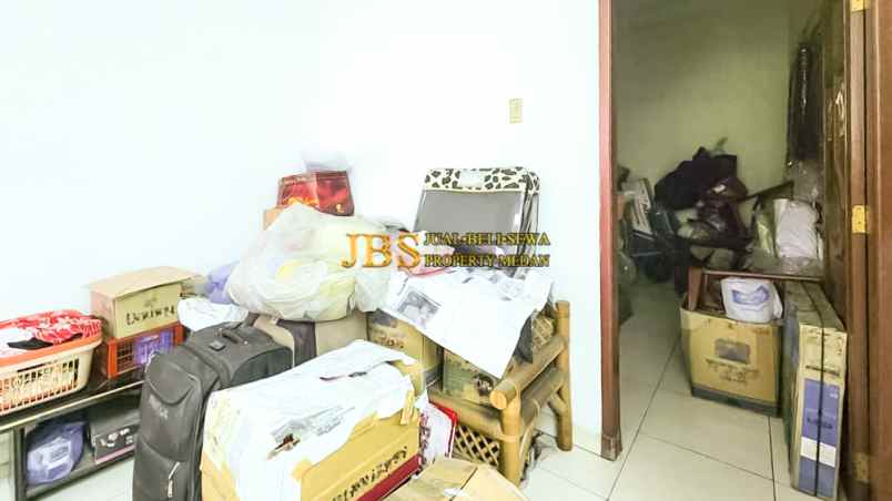 dijual villa kompek cemara asri jalan