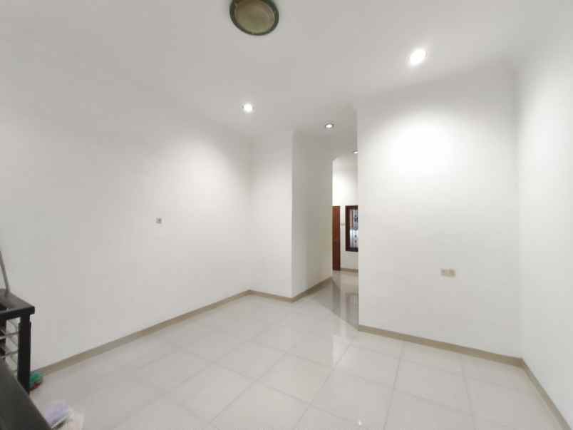 dijual villa komplek cemara asri jalan rambutan