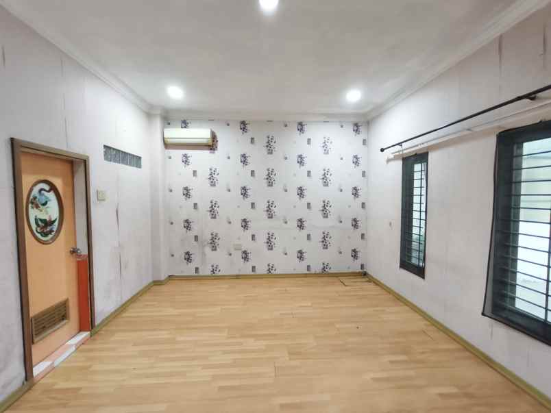 dijual villa komplek cemara asri jalan rambutan