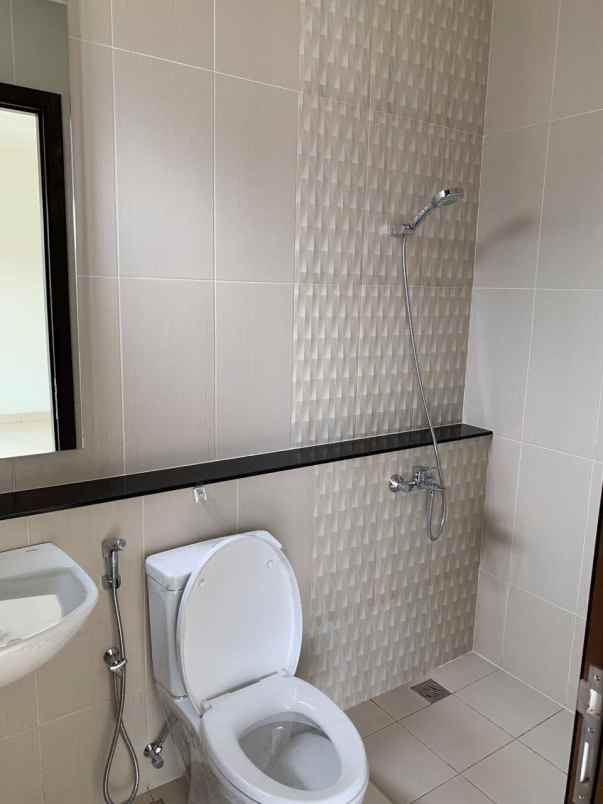 disewakan rumah bagus di summarecon bandung