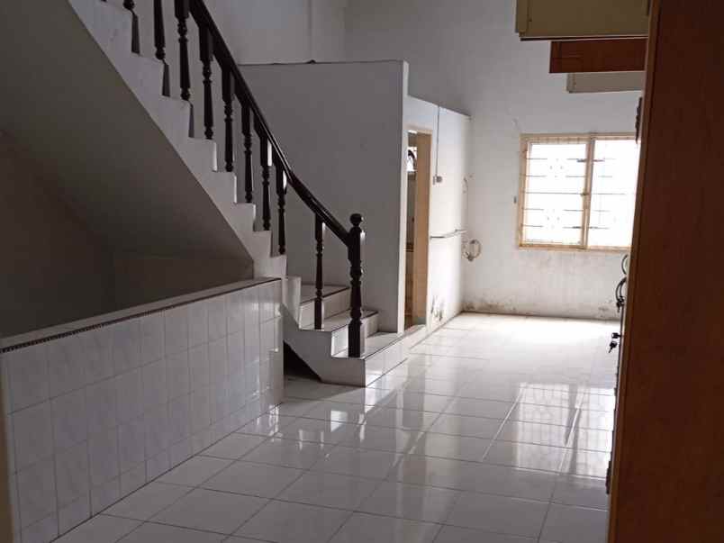 disewakan rumah jalan sumarsono ujung gg persatuan