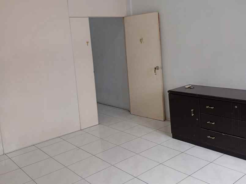 disewakan rumah jalan sumarsono ujung gg persatuan