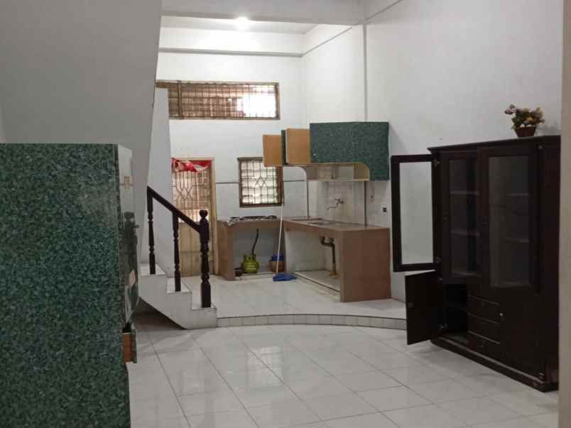 disewakan rumah jalan sumarsono ujung gg persatuan