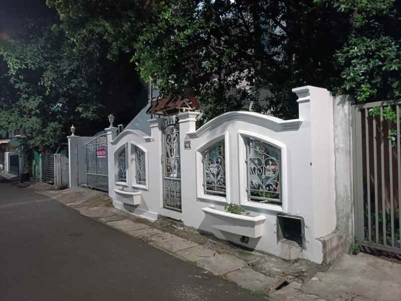 disewakan rumah kebayoran baru petogogan