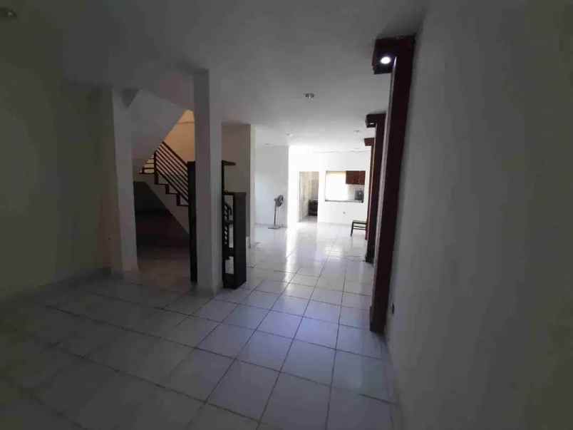 disewakan rumah komplek mpr