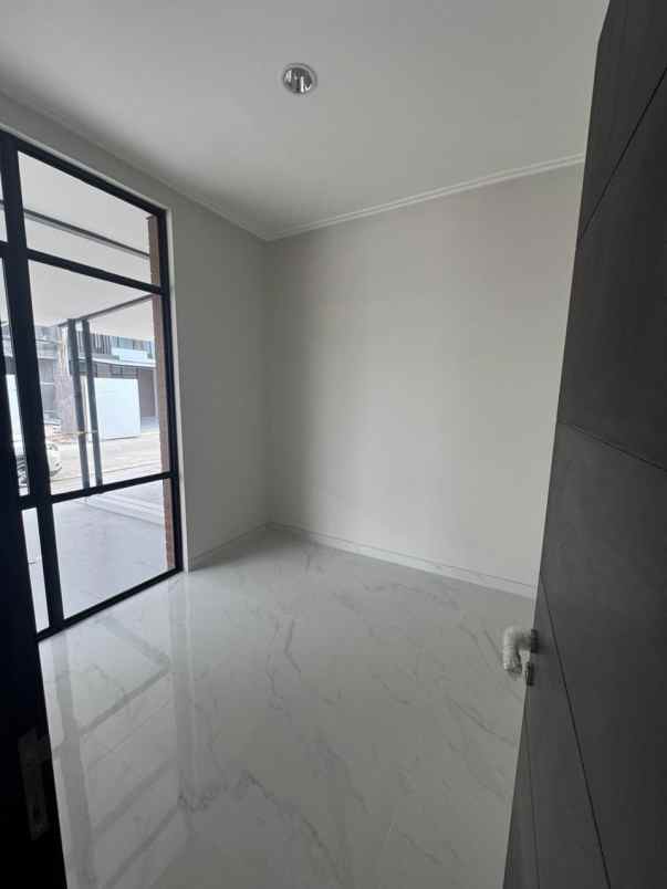 disewakan rumah kuningan village pik2