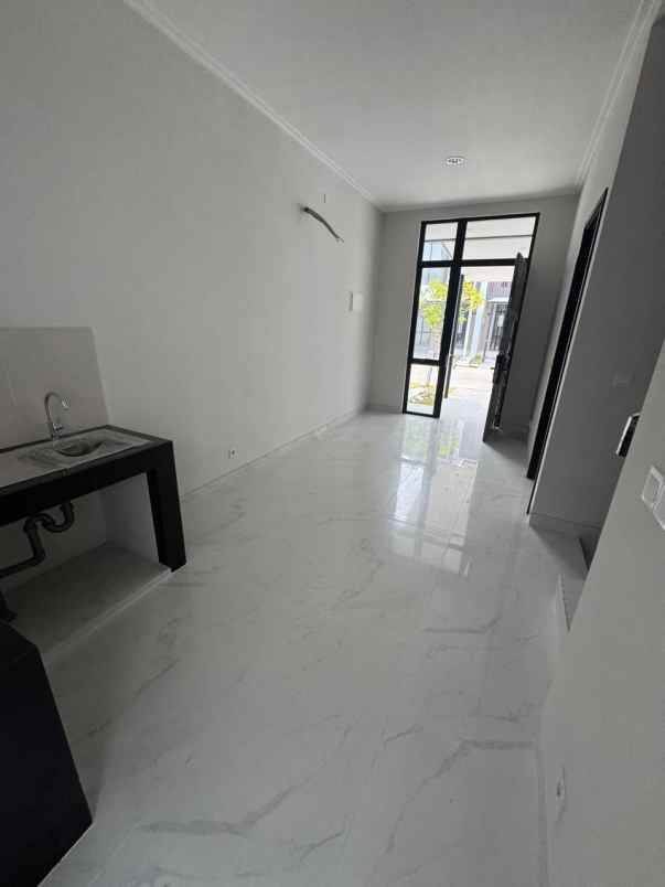 disewakan rumah kuningan village pik2