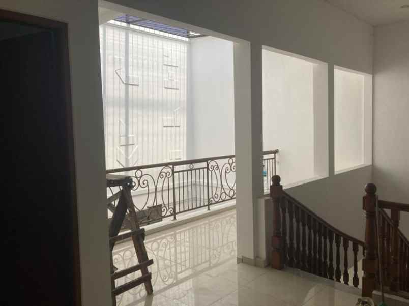 disewakan rumah manyar tirtoyoso