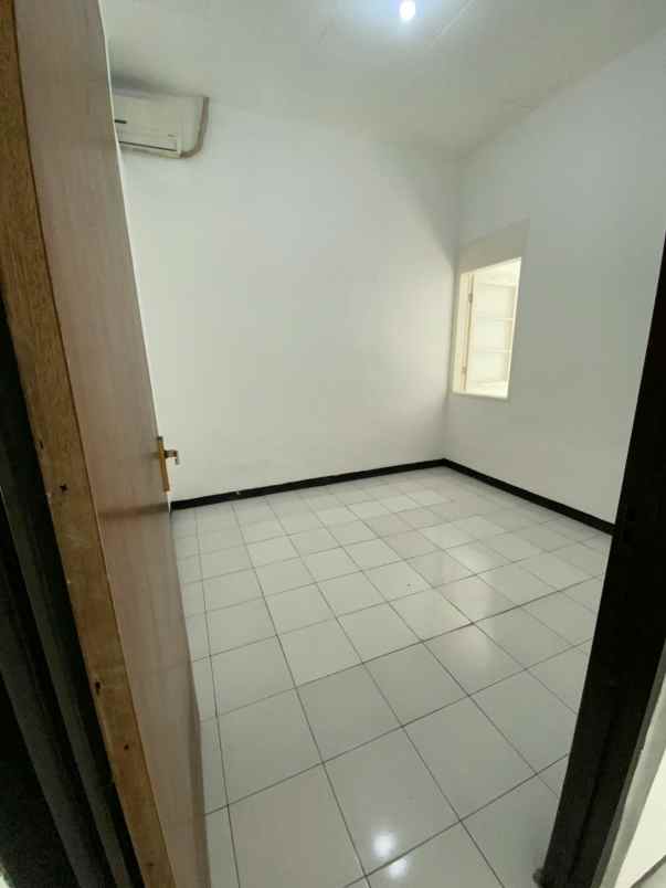 disewakan rumah wiguna tengah