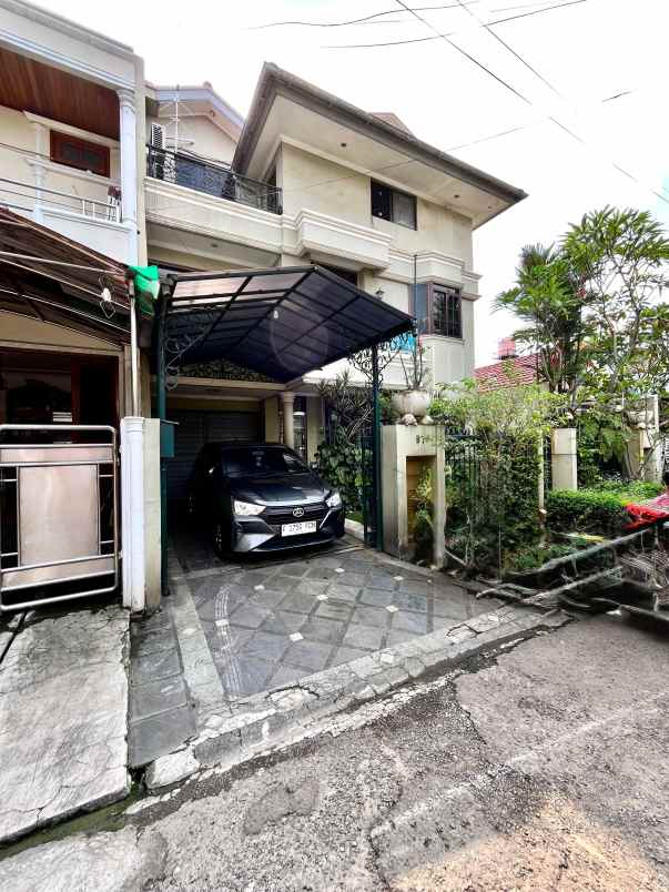 exclusive listing rumah modern 500 m jakarta selatan