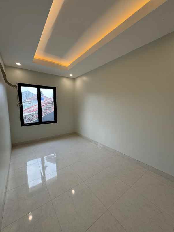 jual rumah batu kav dki meruya selatan