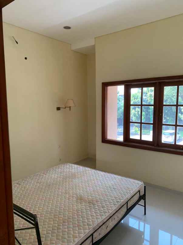 jual sewa rumah graha famili blok b sangat terawat