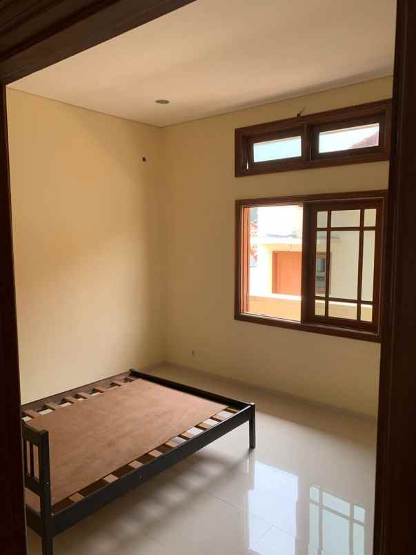 jual sewa rumah graha famili blok b sangat terawat