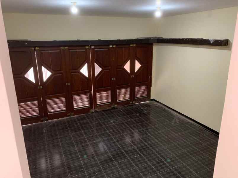jual sewa rumah graha famili blok b sangat terawat