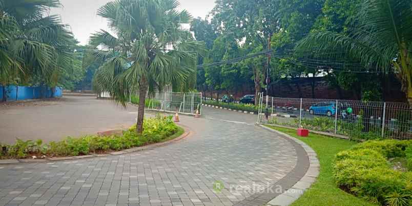 komersial jalan tb simatupang