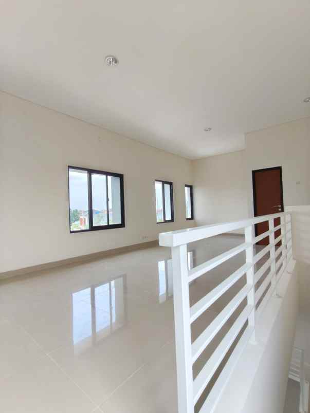 ruko siap pakai bebas banjir dekat summarecon bekasi