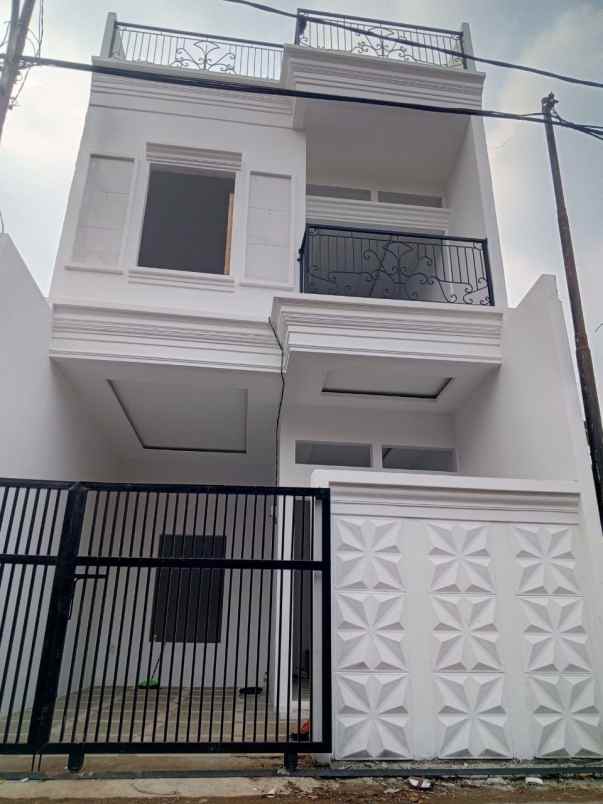 rumah 2 lantai ada rooftop jagakarsa jakarta selatan