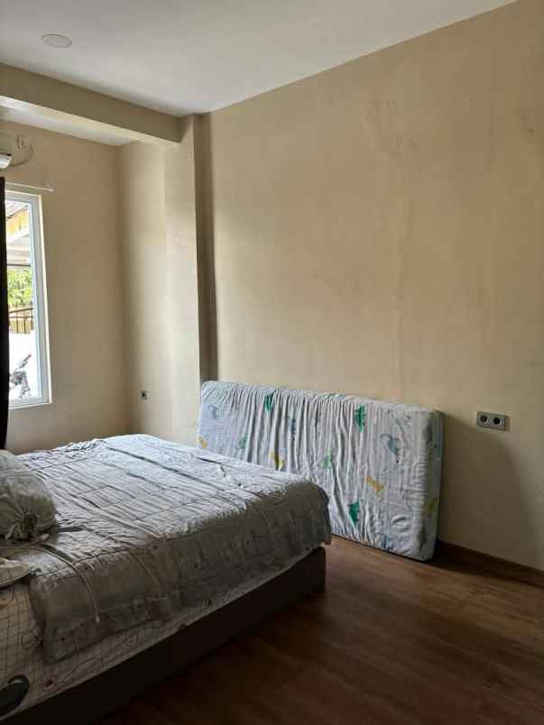 rumah 2 lantai di citra garden 3 jkt barat