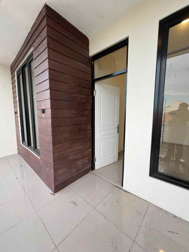 rumah 2 lantai disurabaya timur