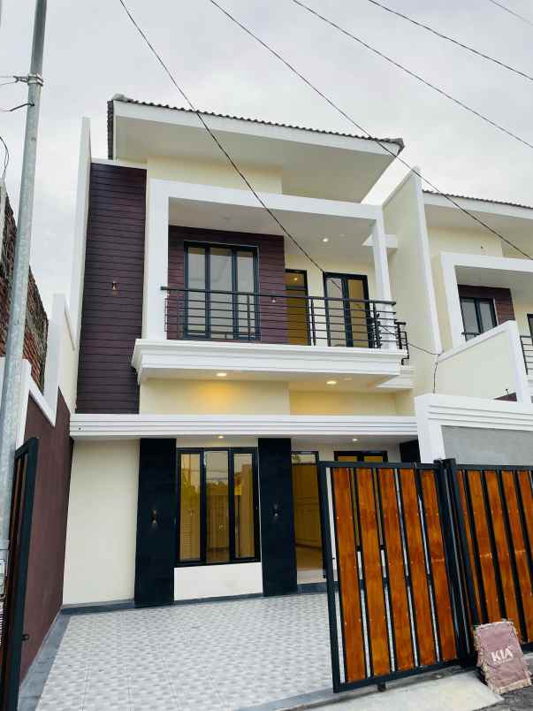 rumah 2 lantai disurabaya timur