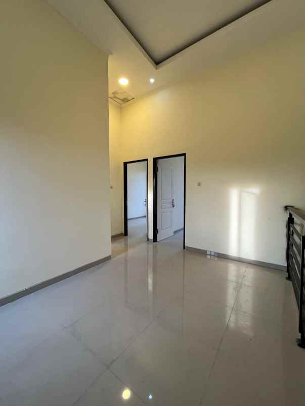 rumah 2 lantai disurabaya timur