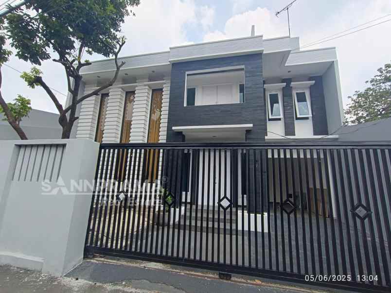 rumah 2 lantai mewah fooftop margonda depok rn