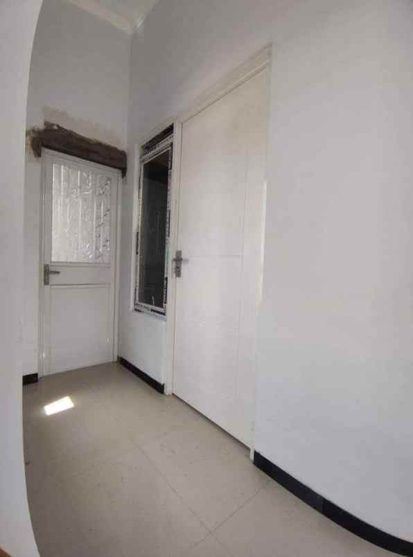 rumah 2 lantai modern minimalis lokasi sukun
