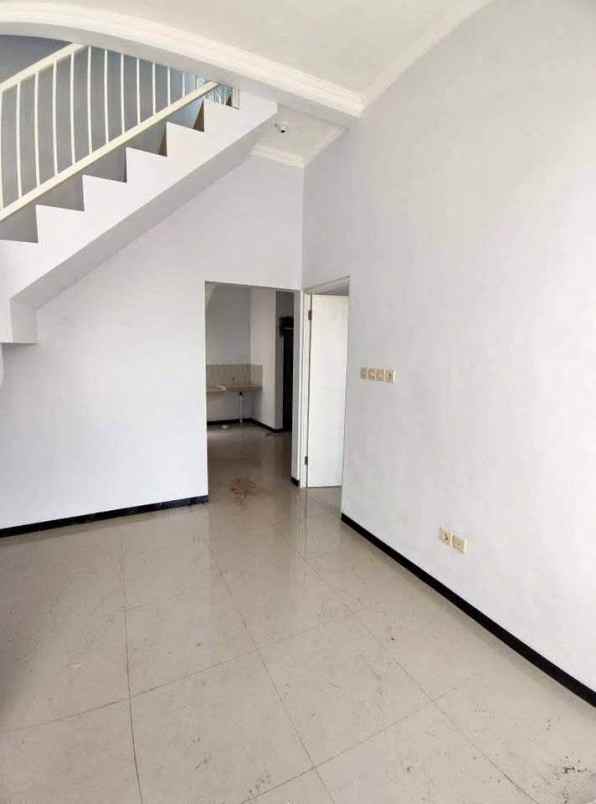 rumah 2 lantai modern minimalis lokasi sukun