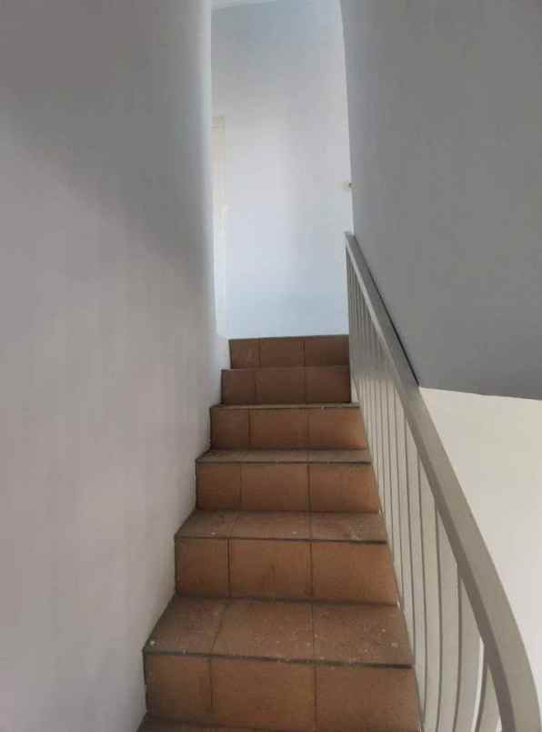 rumah 2 lantai modern minimalis lokasi sukun