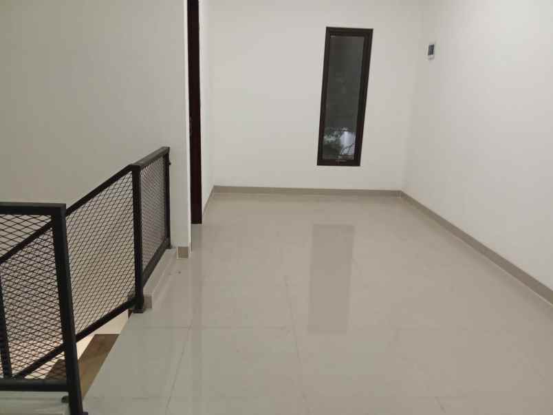 rumah 2 lantai murah strategis di pejuang bekasi kota