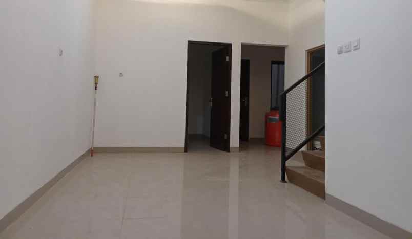 rumah 2 lantai murah strategis di pejuang bekasi kota