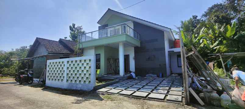 rumah 2 lantai view sunset di sleman barat