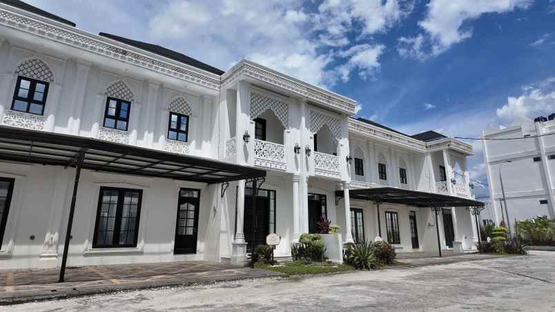 rumah 2 lantai yang megah di pekanbaru
