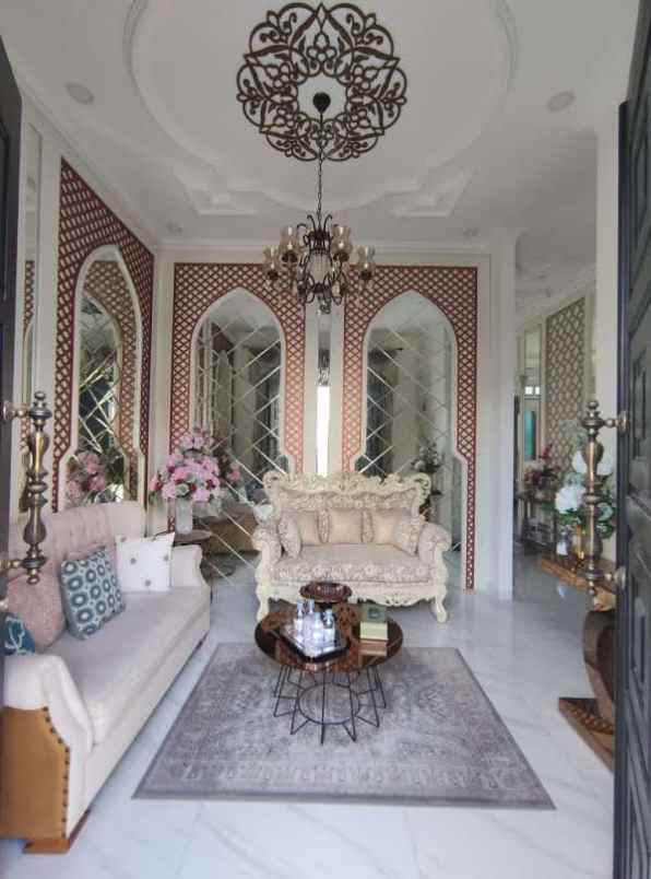 rumah 2 lantai yang megah di pekanbaru