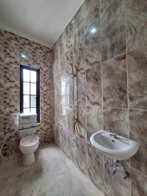 rumah baru 2 lantai dekat stasiun lrt cibubur