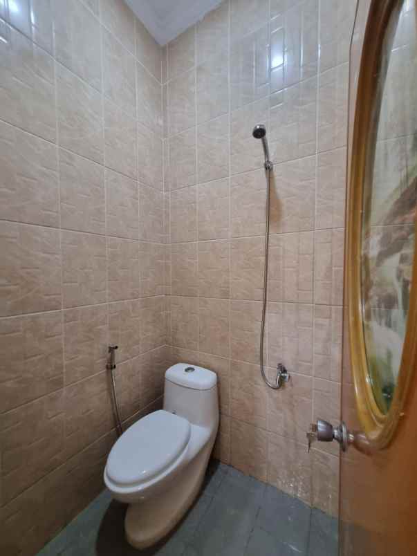 rumah baru dalam perumahan dekat stasiun ka