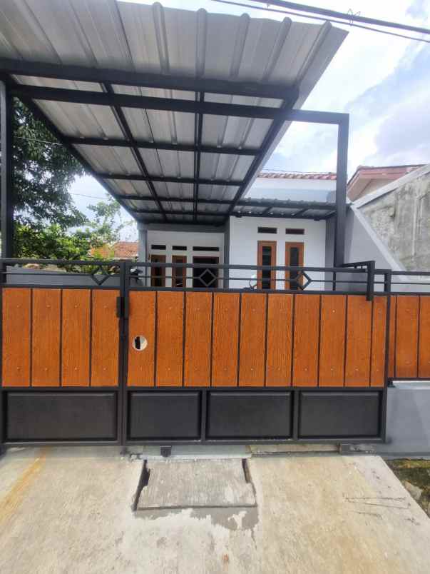rumah baru dalam perumahan dekat stasiun ka