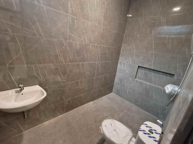 rumah baru gress 2 m an area manyar surabaya timur