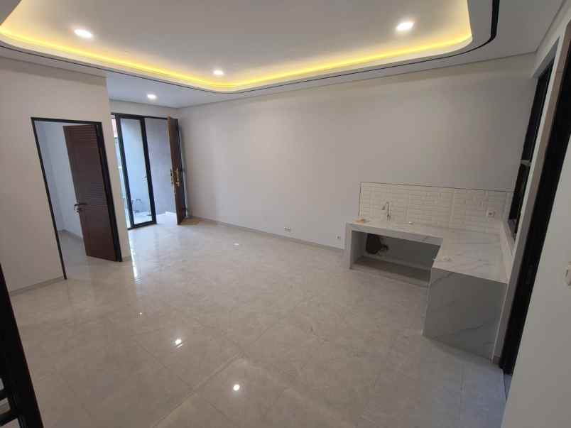 rumah baru gress 2 m an area manyar surabaya timur