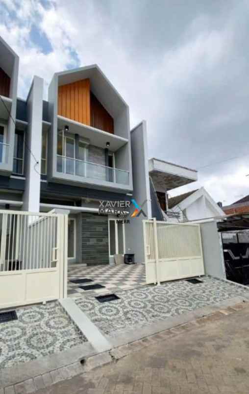 rumah baru gress manyar kertoadi model scandinavian