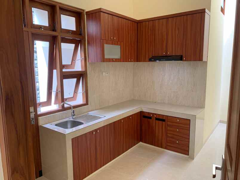 rumah baru mewah siap huni lokasi premium kota solo