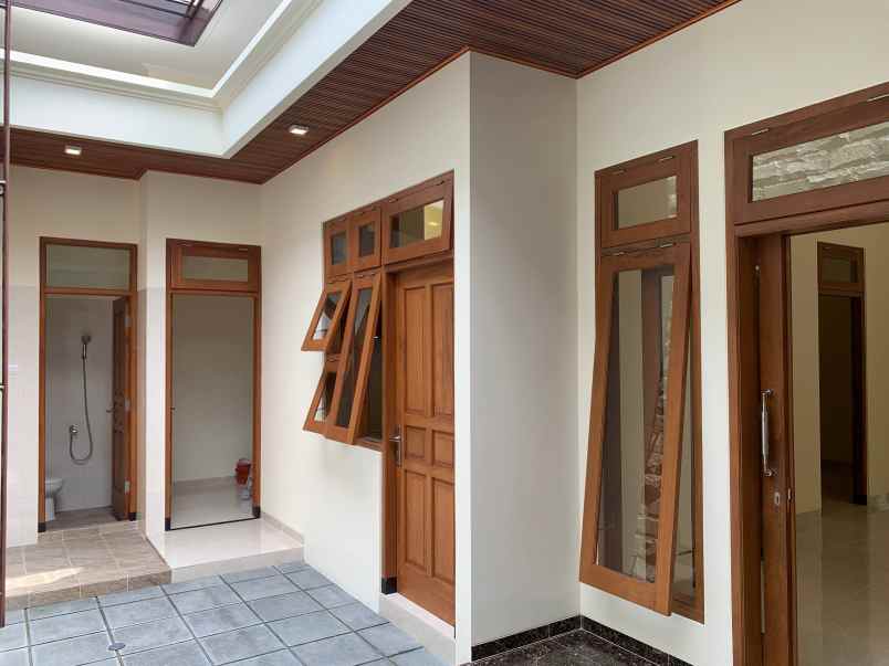 rumah baru mewah siap huni lokasi premium kota solo